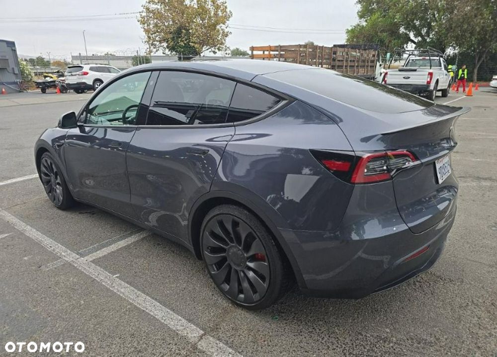 Tesla Model Y Long Range Dual Motor AWD - 6