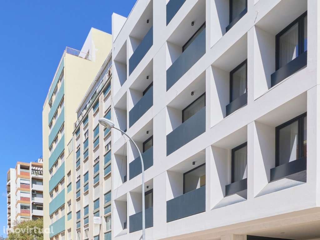 Apartamento Duplex T2 com jardim privado e 2 estacionamentos nas Av... - Grande imagem: 5/50