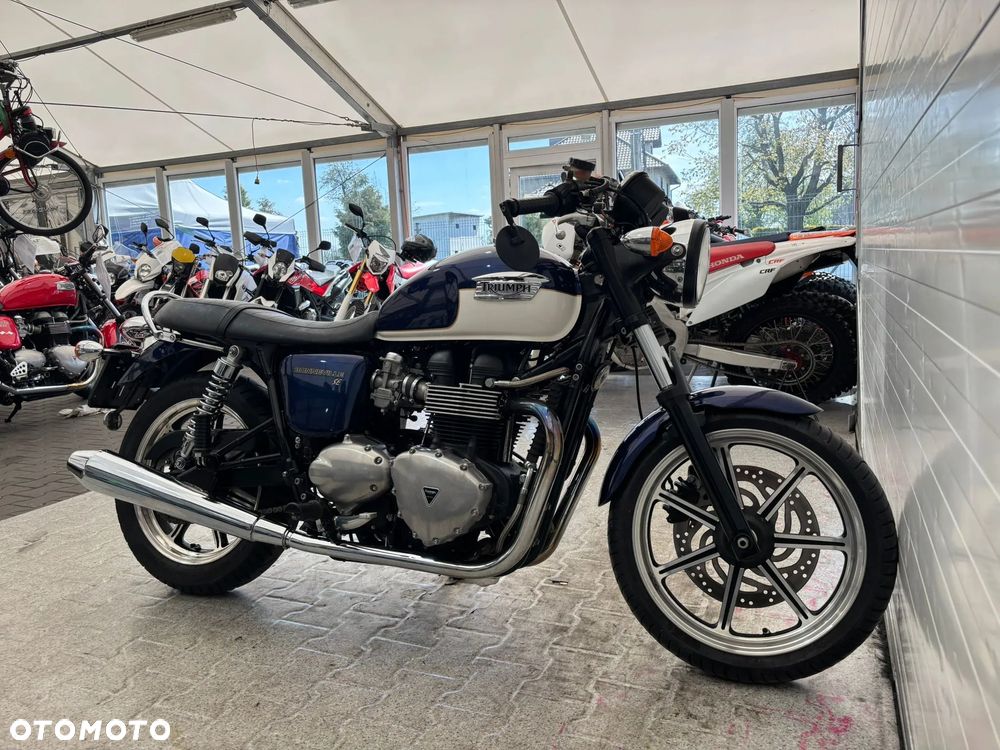 Triumph Bonneville - 18