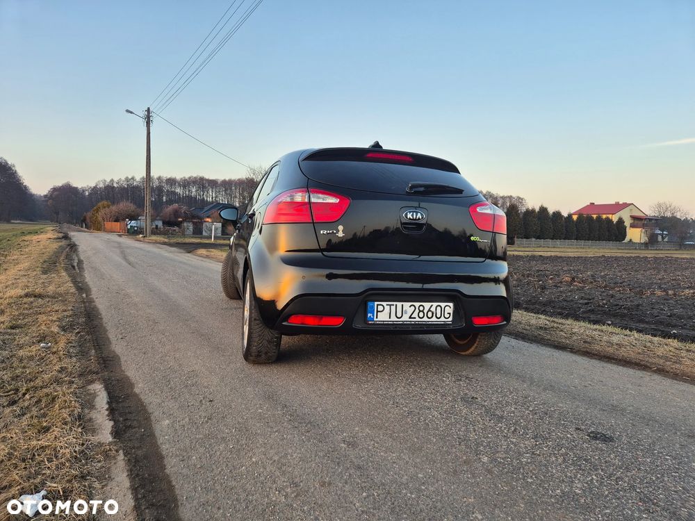 Kia Rio 1.1 CRDI Fifa World Cup Edition - 6