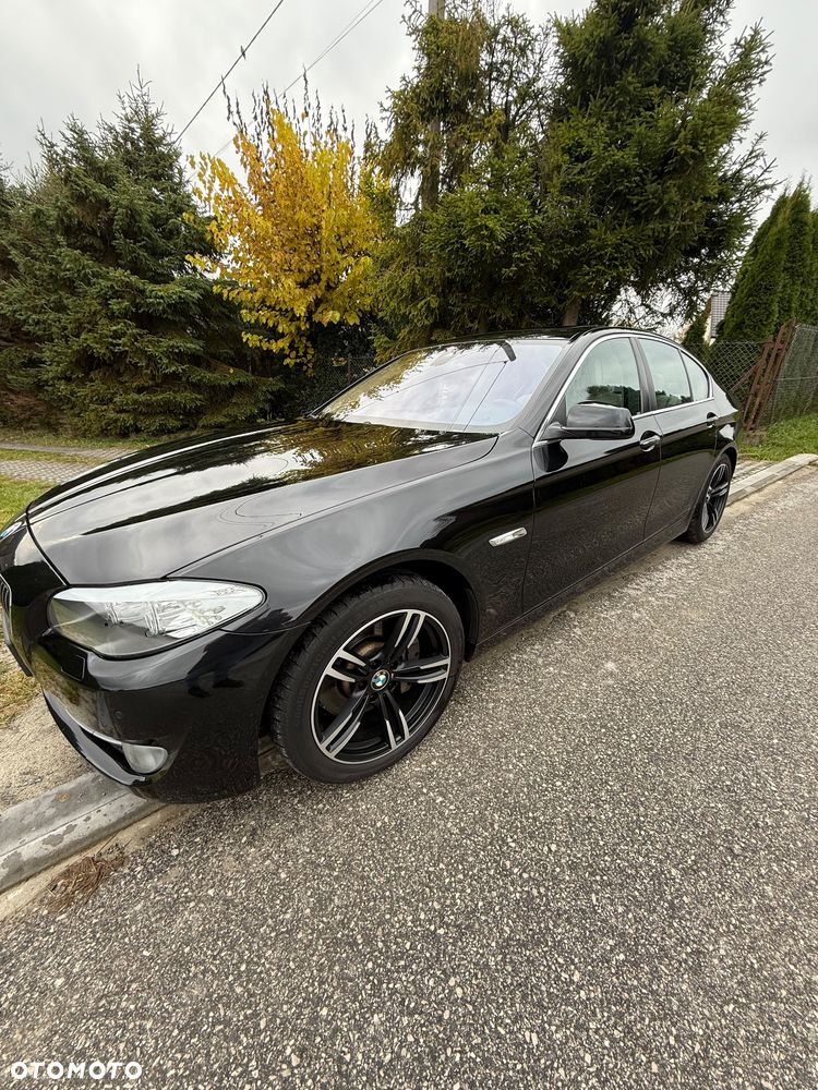 BMW Seria 5 525d xDrive - 13