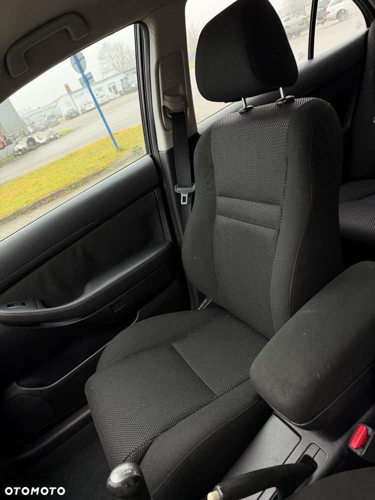 Toyota Avensis 2.0 VVT-i Team - 10