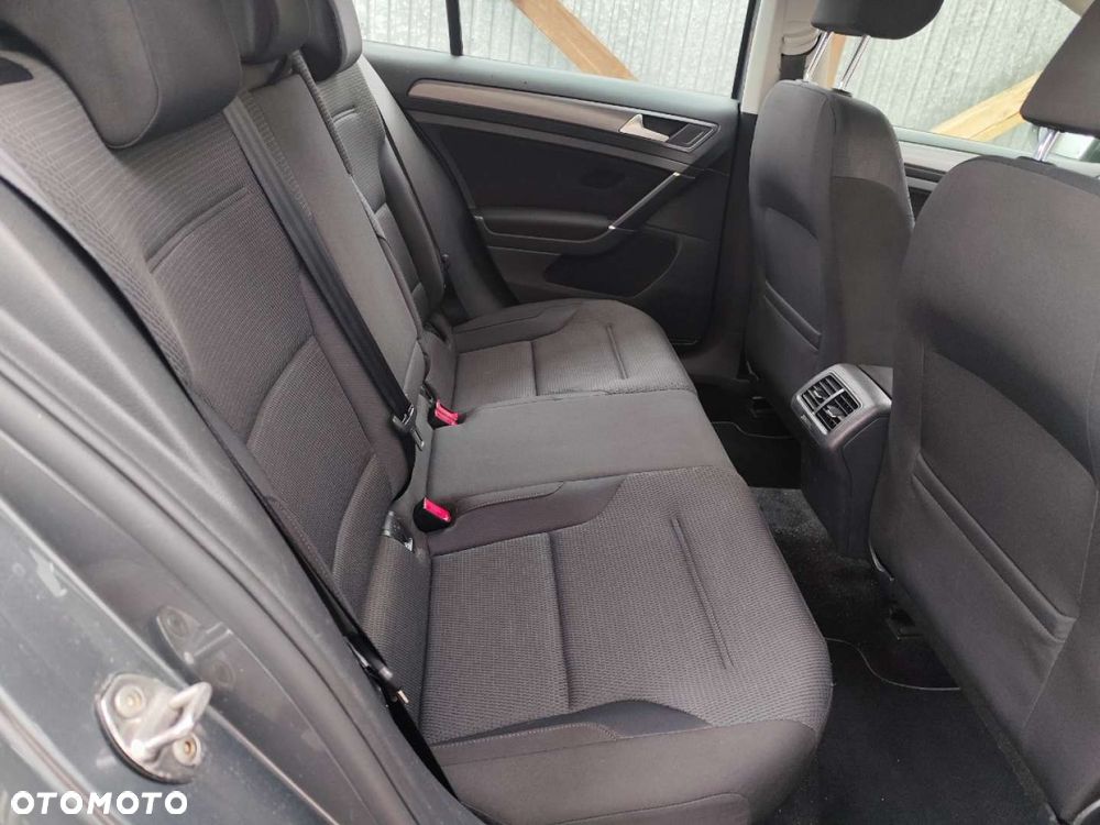 Volkswagen Golf - 37
