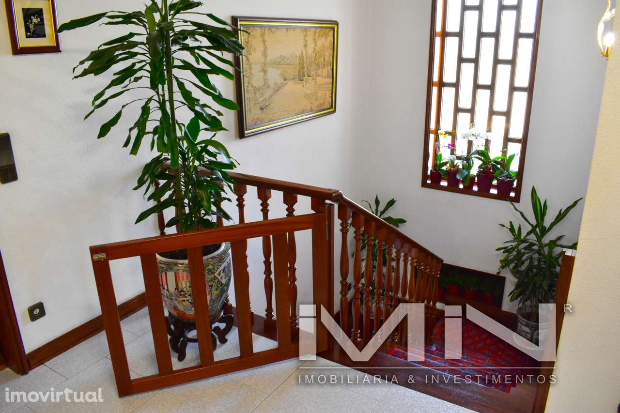 Moradia com piscina e campo de ténis - Grande imagem: 2/50