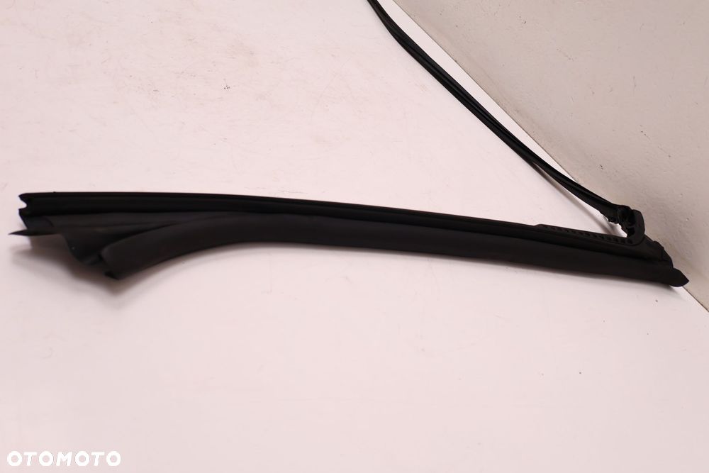 MERCEDES-BENZ CLE A236 USZCZELKA SZYBY CZOŁOWEJ A2366305800 - 2