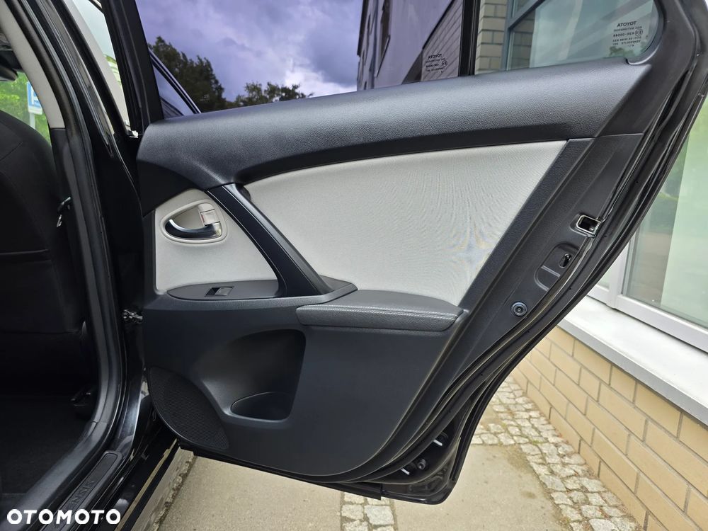 Toyota Avensis - 22