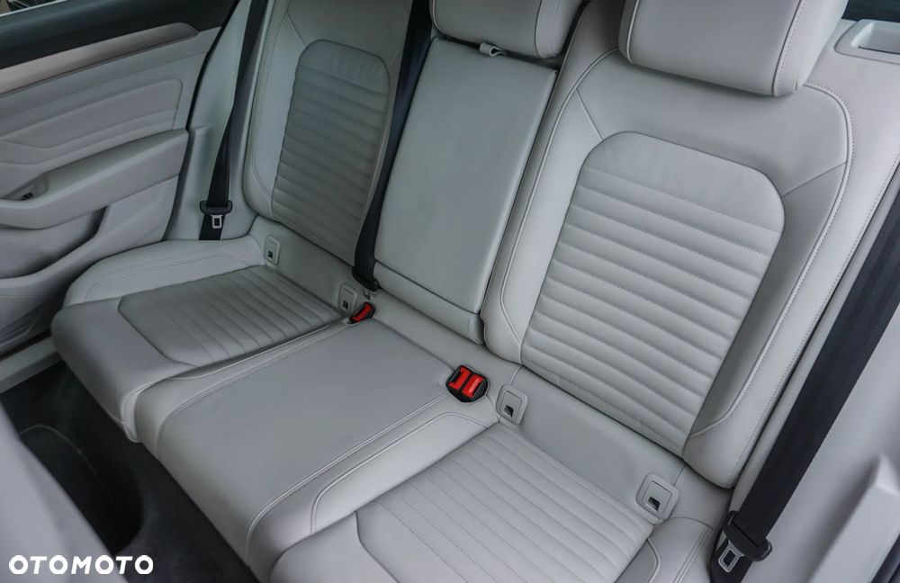 Volkswagen Passat 2.0 TDI Elegance DSG - 30