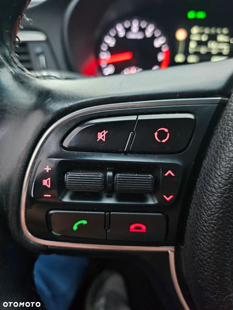 Kia Optima 2.0 L - 19