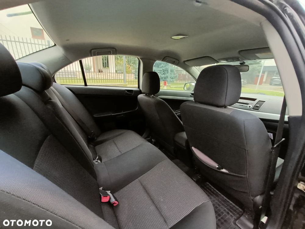 Mitsubishi Lancer - 16