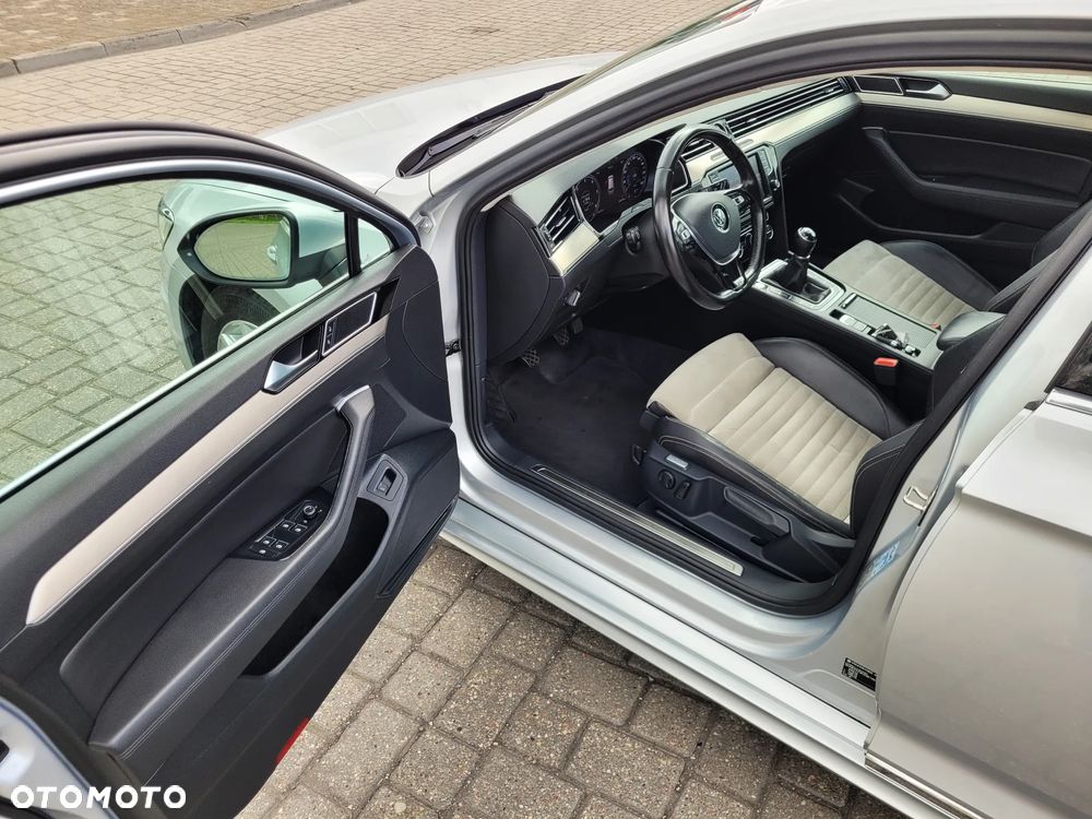 Volkswagen Passat 2.0 TDI (BlueMotion Technology) Highline - 17
