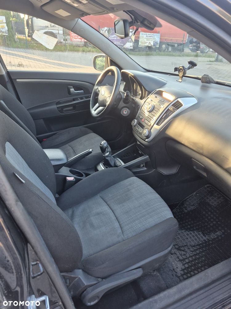 Kia Ceed - 4
