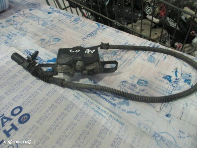 Fecho 4E0823509C AUDI A8 2003 Capo 2 Pinos - 1