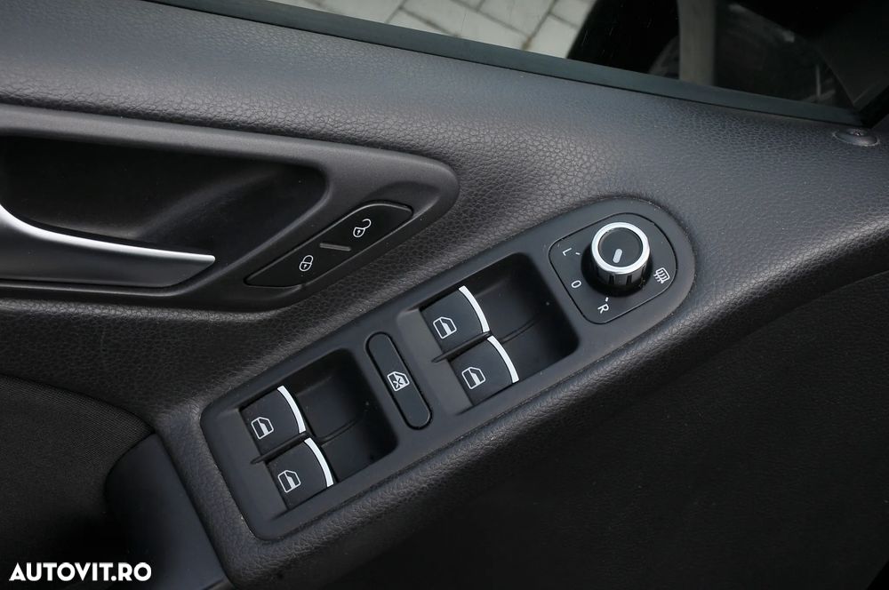 Volkswagen Golf 1.6 TDI DPF Comfortline - 10