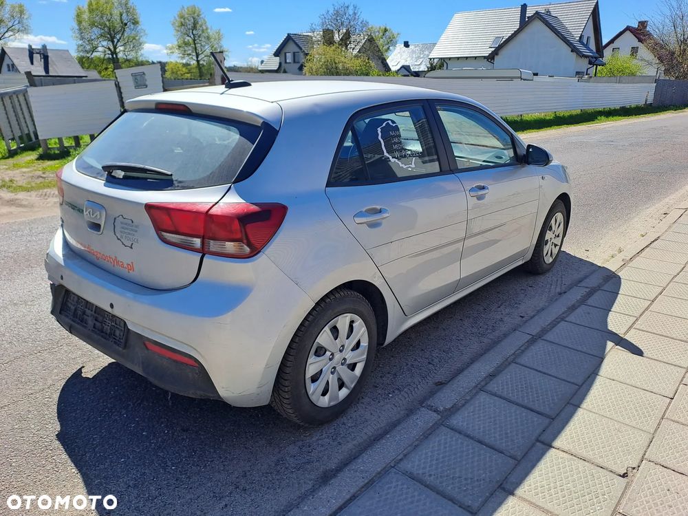 Kia Rio 1.2 L - 4