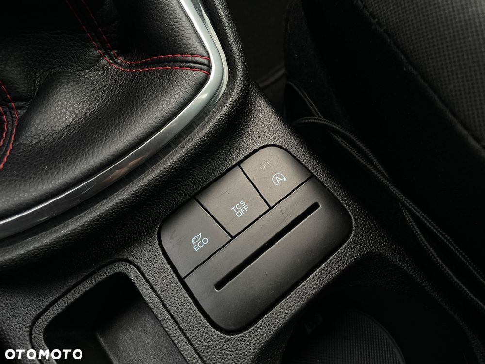 Ford Fiesta 1.1 S&S ST-LINE - 23