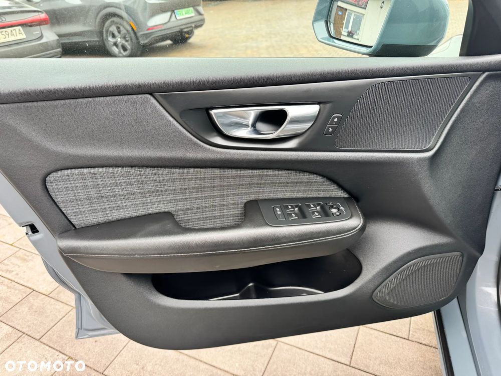 Volvo V60 B3 B DKG Essential - 14