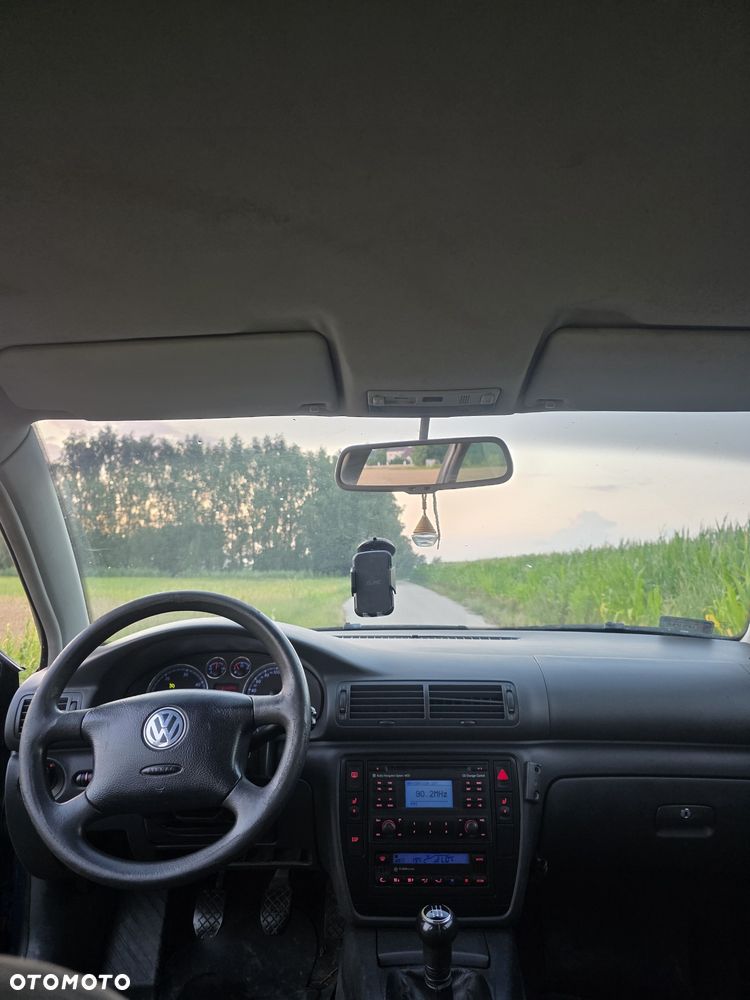 Volkswagen Passat - 4