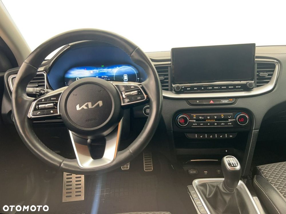 Kia Ceed - 9