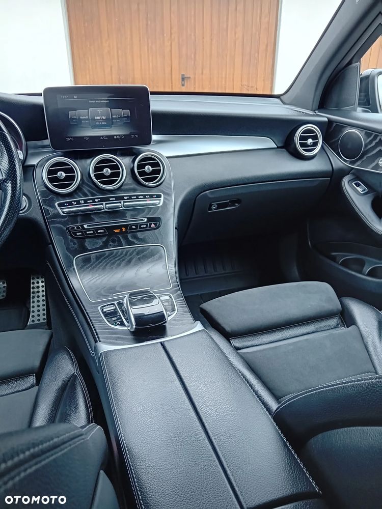 Mercedes-Benz GLC 250 4Matic 9G-TRONIC AMG Line - 37