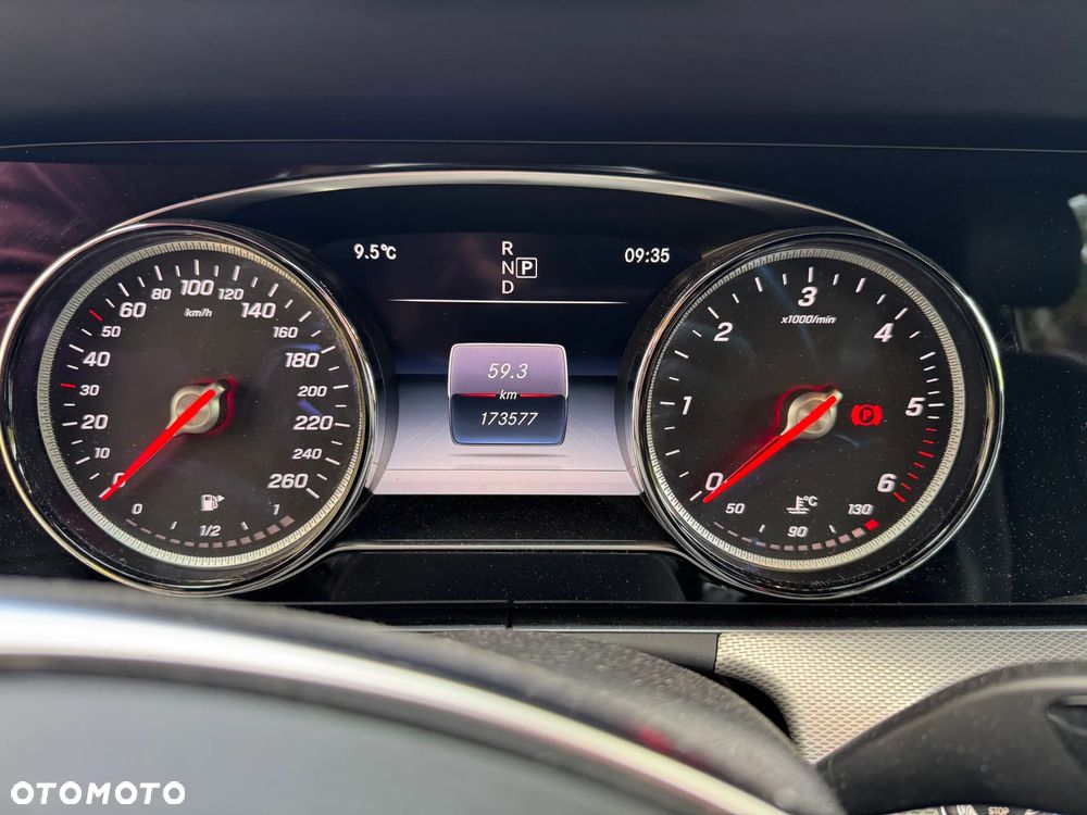 Mercedes-Benz Klasa E 220 d 4-Matic 9G-TRONIC - 18