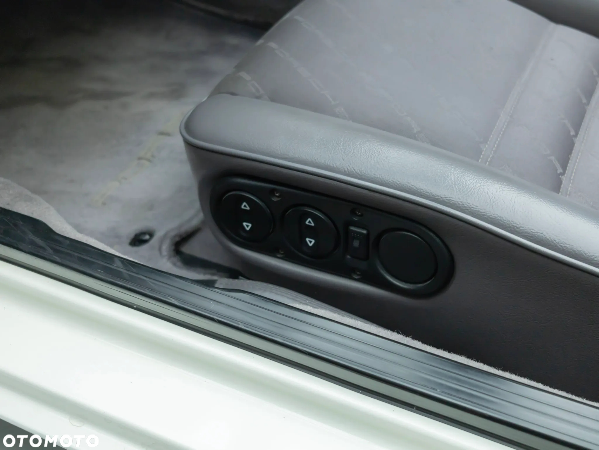 Porsche 944 3.0 S2 Cabriolet - 21