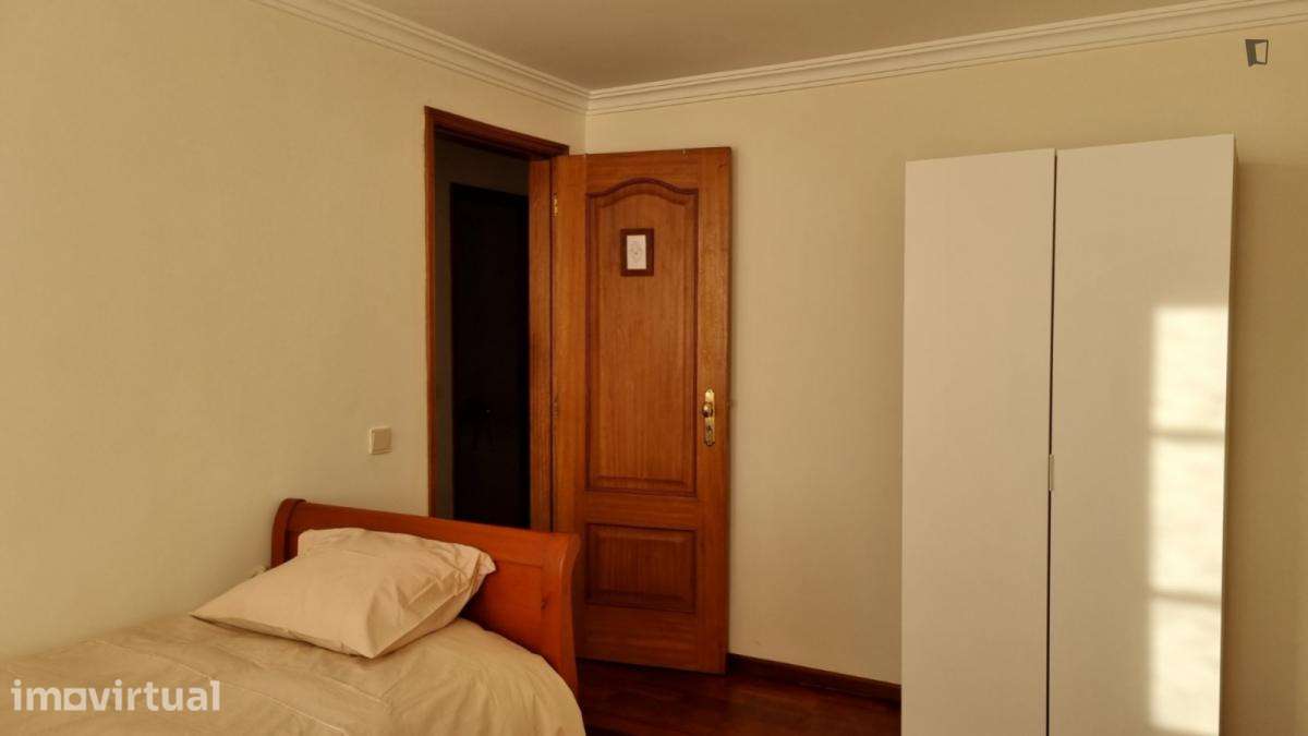 Quarto - localizado em Lisbon - Grande imagem: 3/27