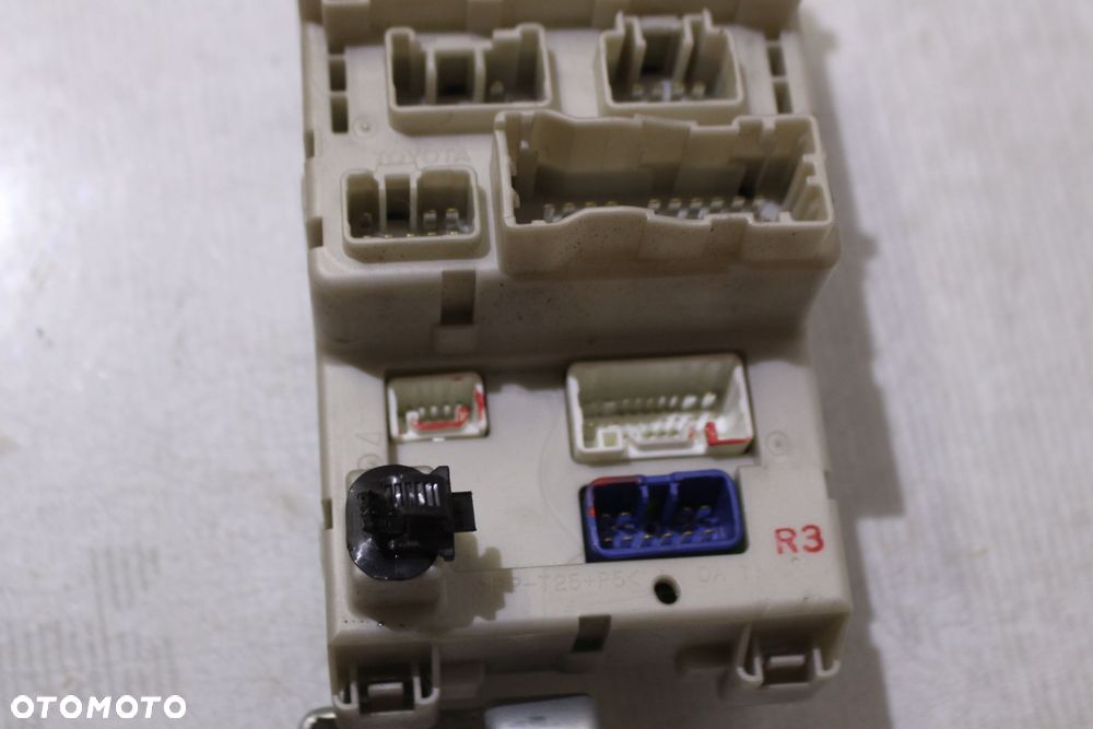 MODUŁ BSI TOYOTA RAV4 II - 4