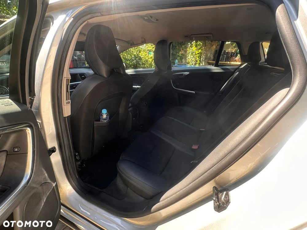 Volvo V60 D5 Geartronic Momentum - 11
