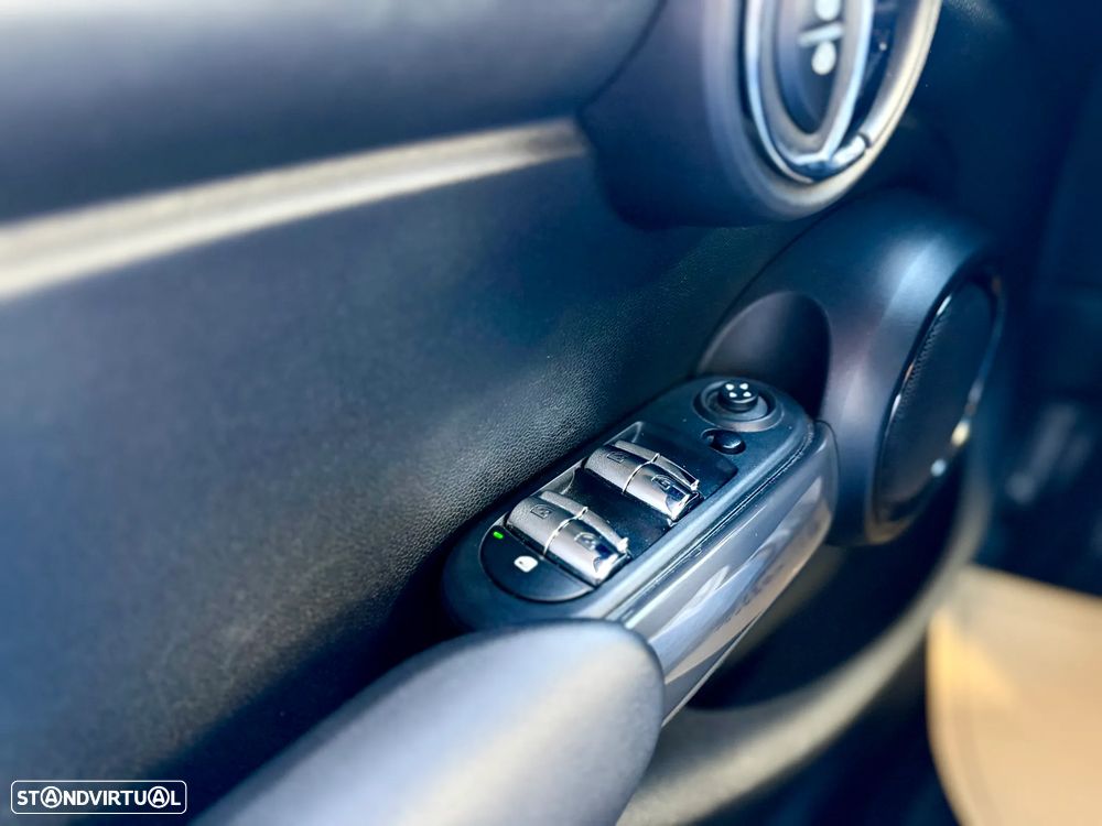 MINI 5 Portas Cooper Auto - 17