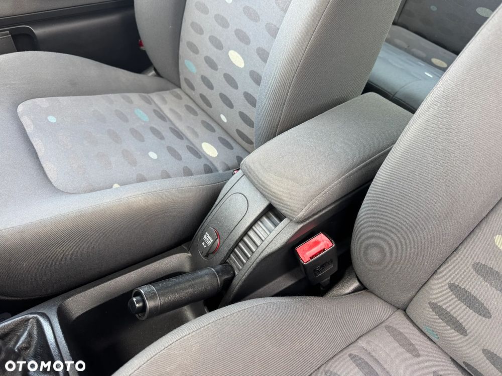 Volkswagen New Beetle 1.6 Arte - 23