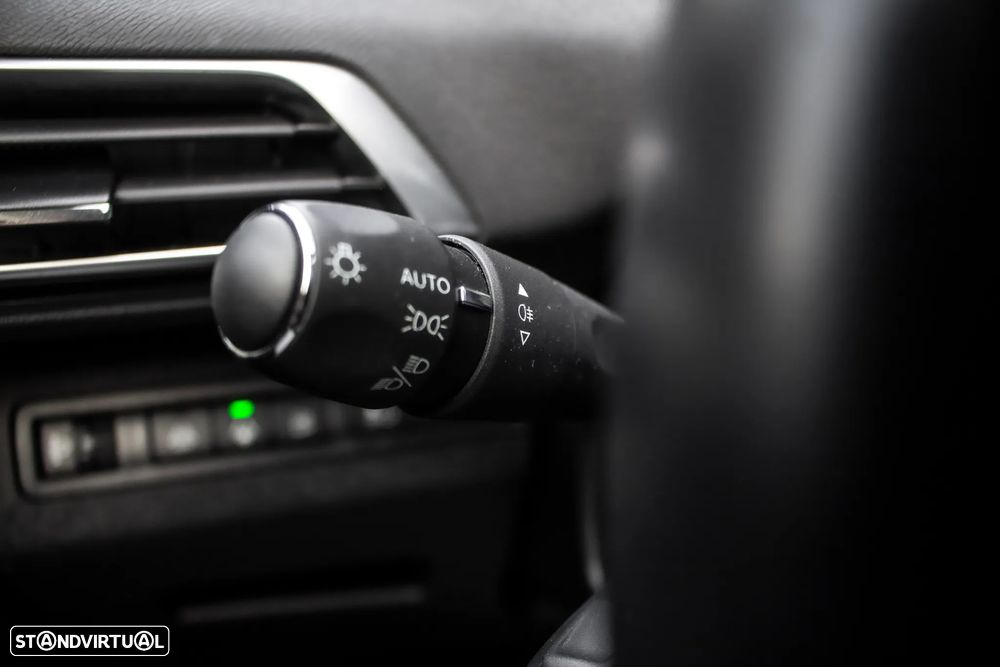 Peugeot 3008 1.6 Hybrid Allure e-EAT8 - 16