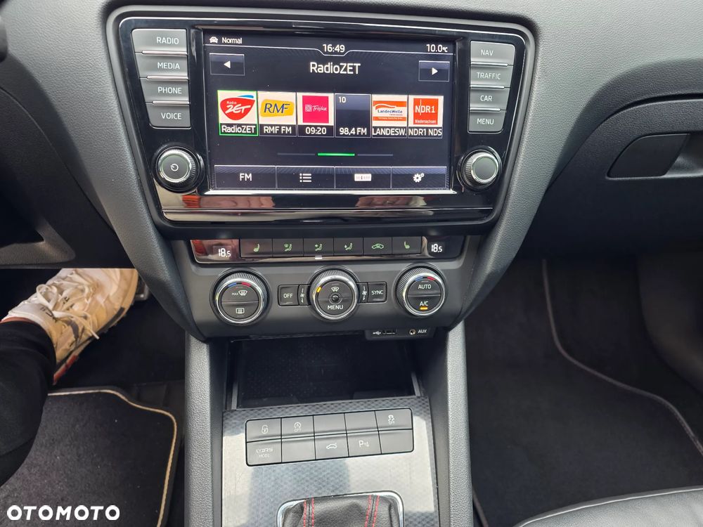 Skoda Octavia 2.0 TDI DSG RS - 33