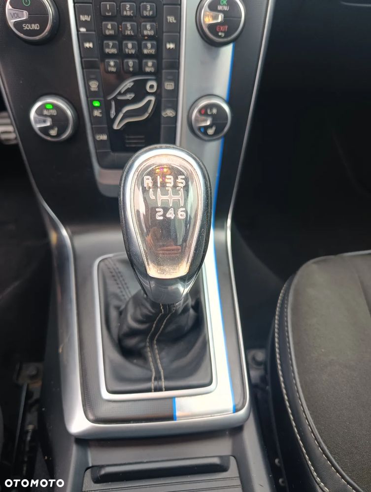 Volvo V40 T3 R Design - 36