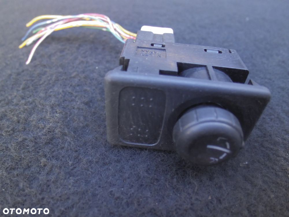 Przełącznik regulacji lusterek Nissan X-Trail T30 WTYCZKA INSTALACJA - 1