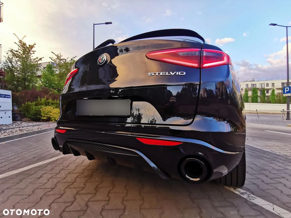 Alfa Romeo Stelvio 2.0 Turbo 16V AT8-Q4 Veloce Ti - 9