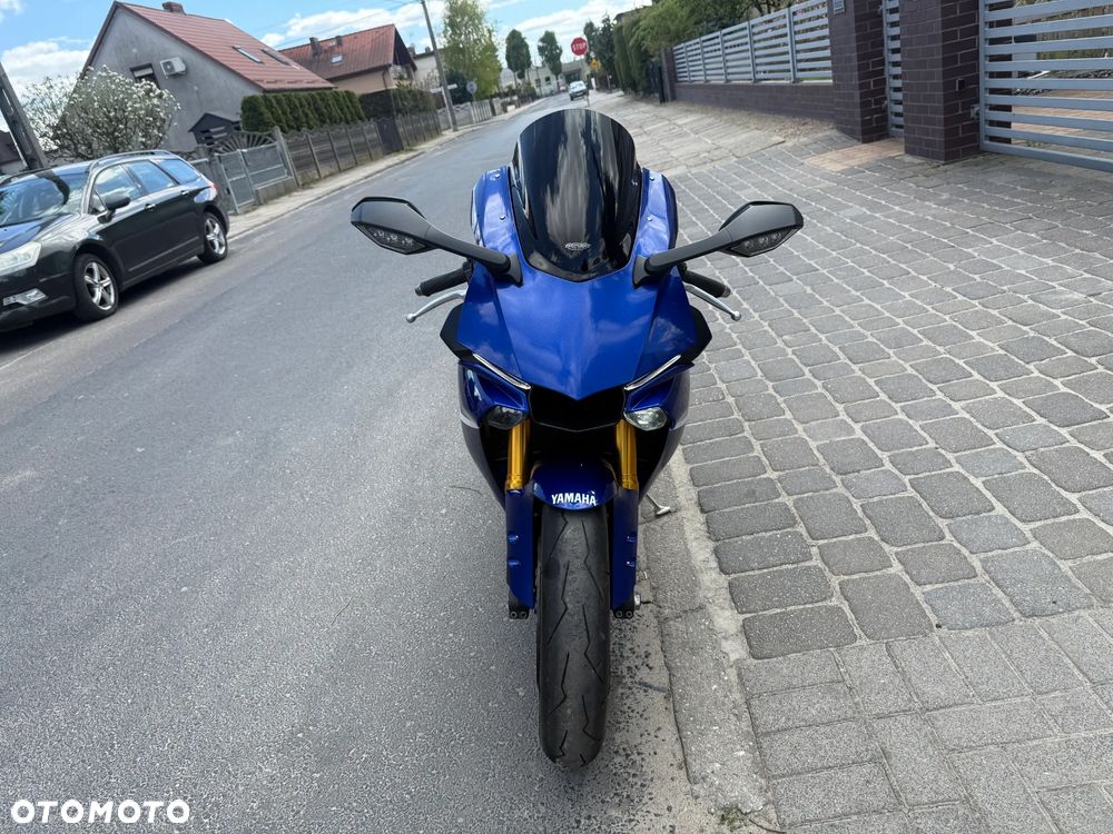 Yamaha R1 - 2