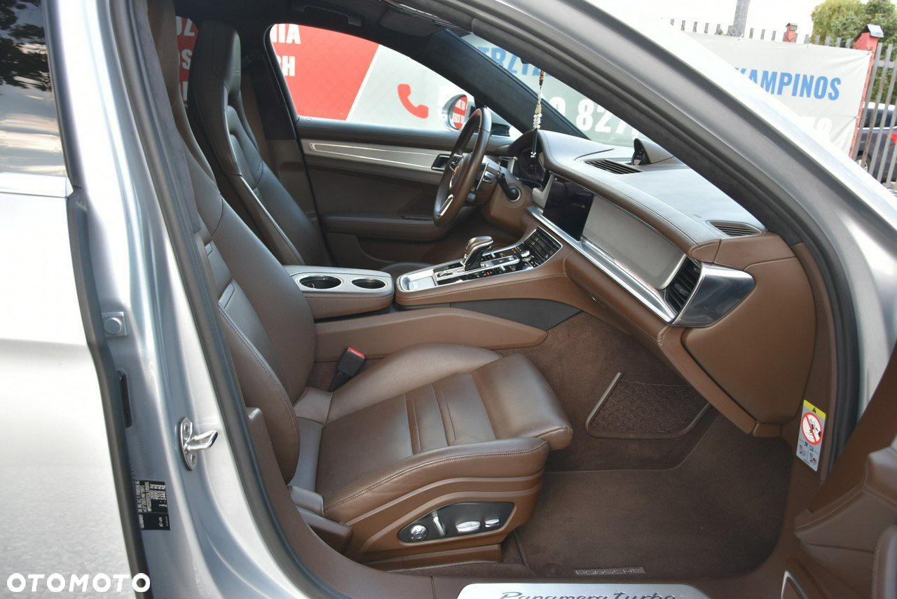 Porsche Panamera Turbo Sport Turismo - 13