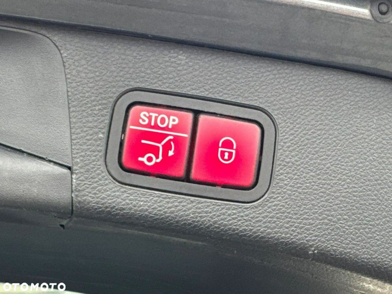 Mercedes-Benz Klasa C AMG 63 T AMG Speedshift 7G-MCT - 21