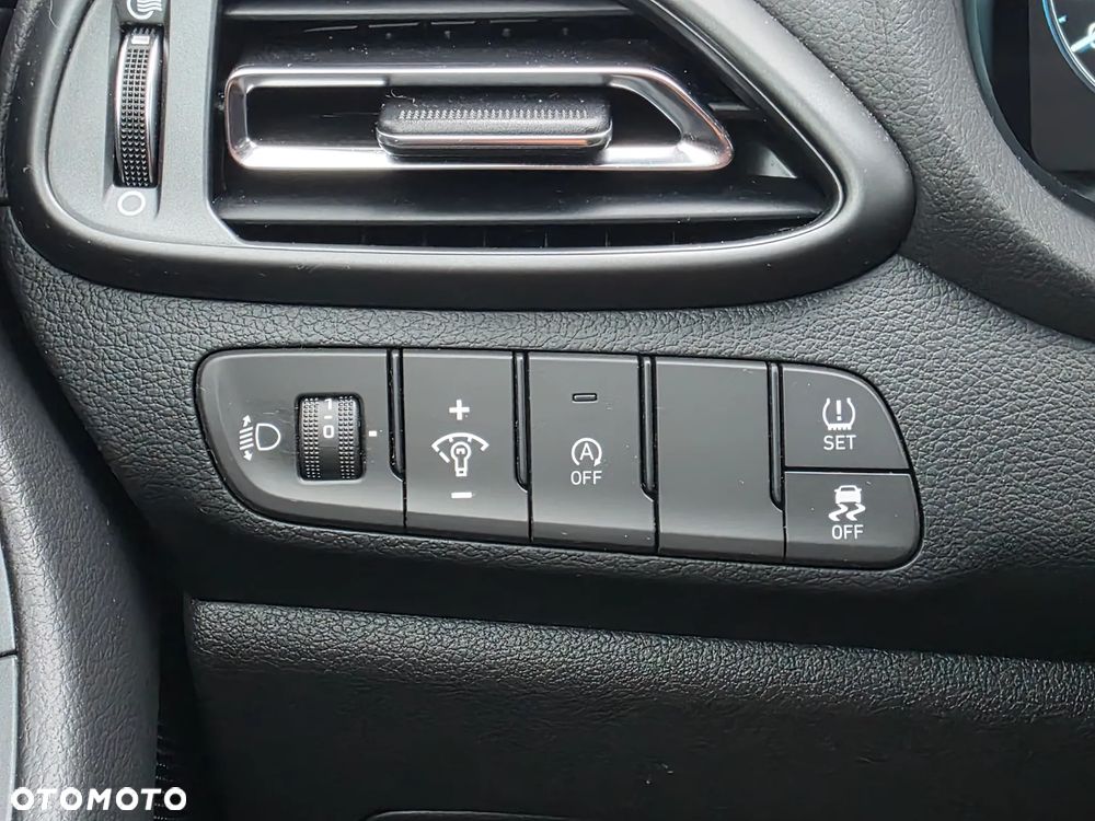 Hyundai i30 1.5 T-GDI 48V Smart DCT - 25