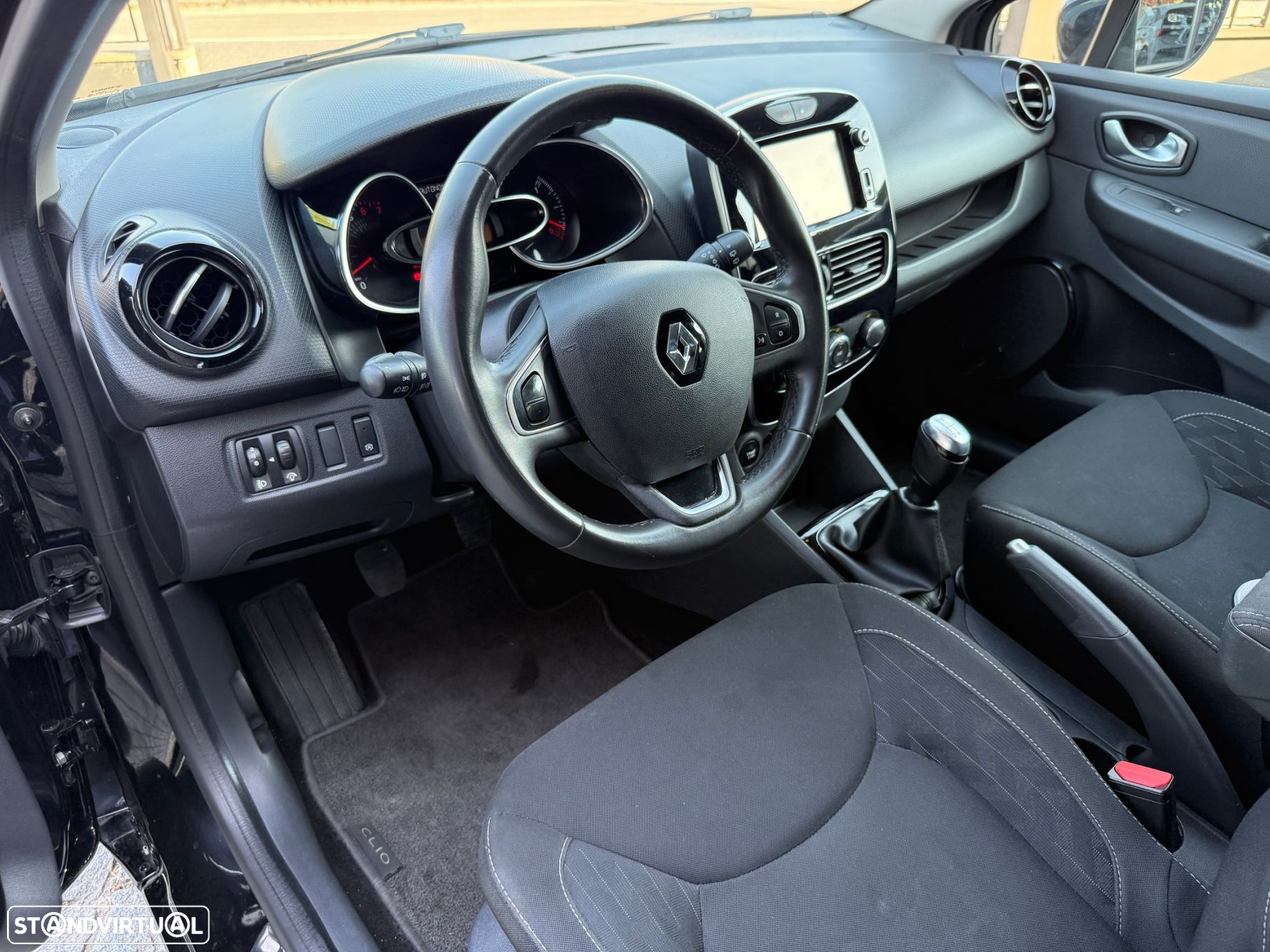 Renault Clio Sport Tourer TCe 90 Limited - 13