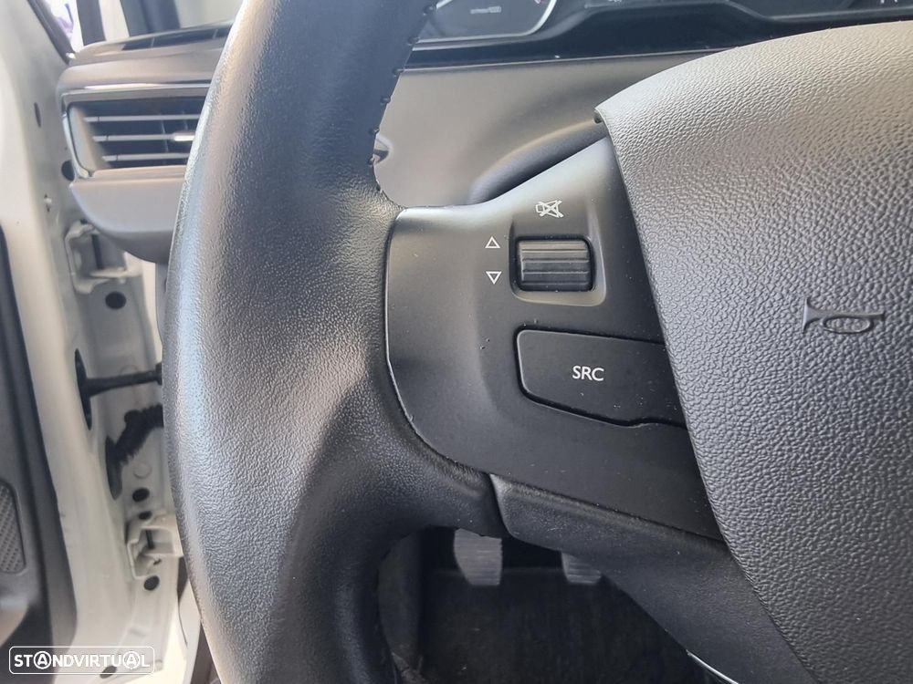 Peugeot 208 1.2 PureTech Signature - 18