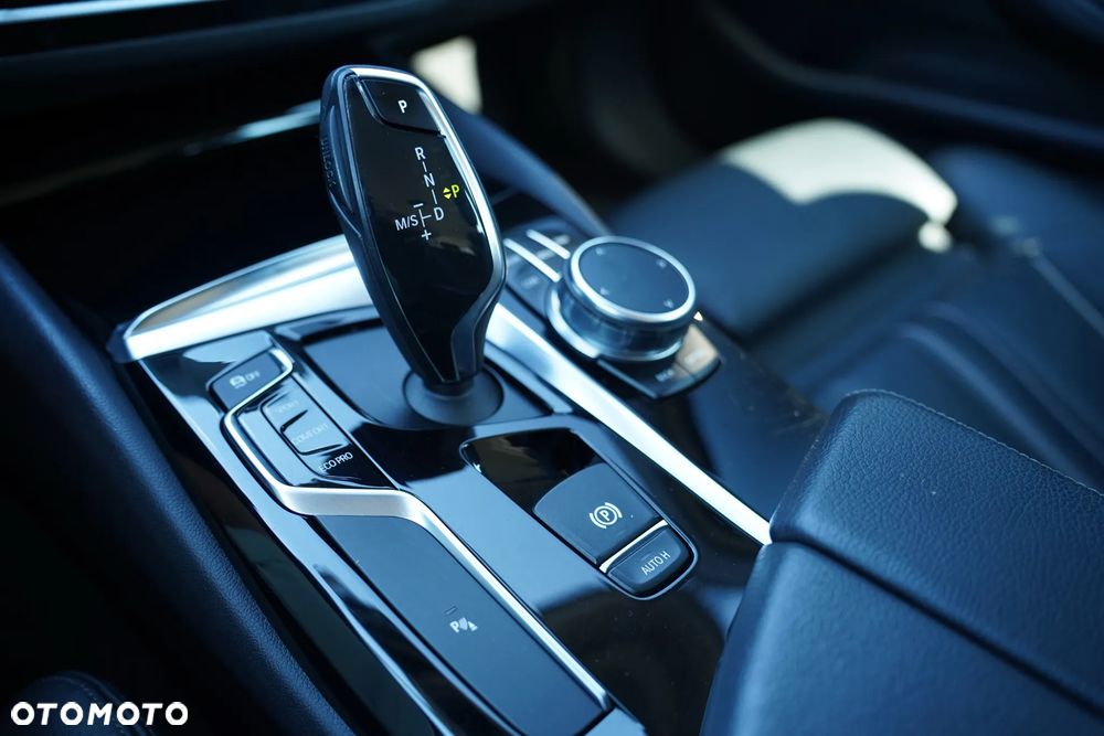 BMW Seria 5 520d Sport Line - 32