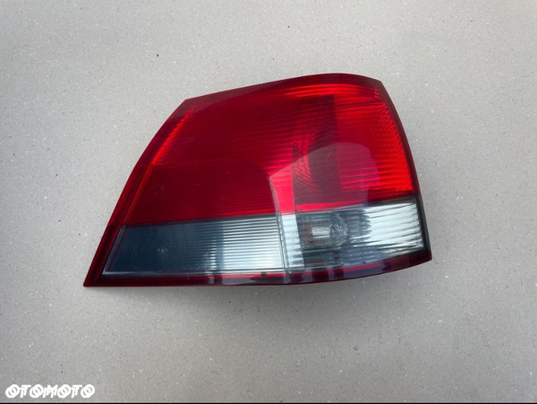 13184022 lampa tył lewa kombi Opel vectra c signum