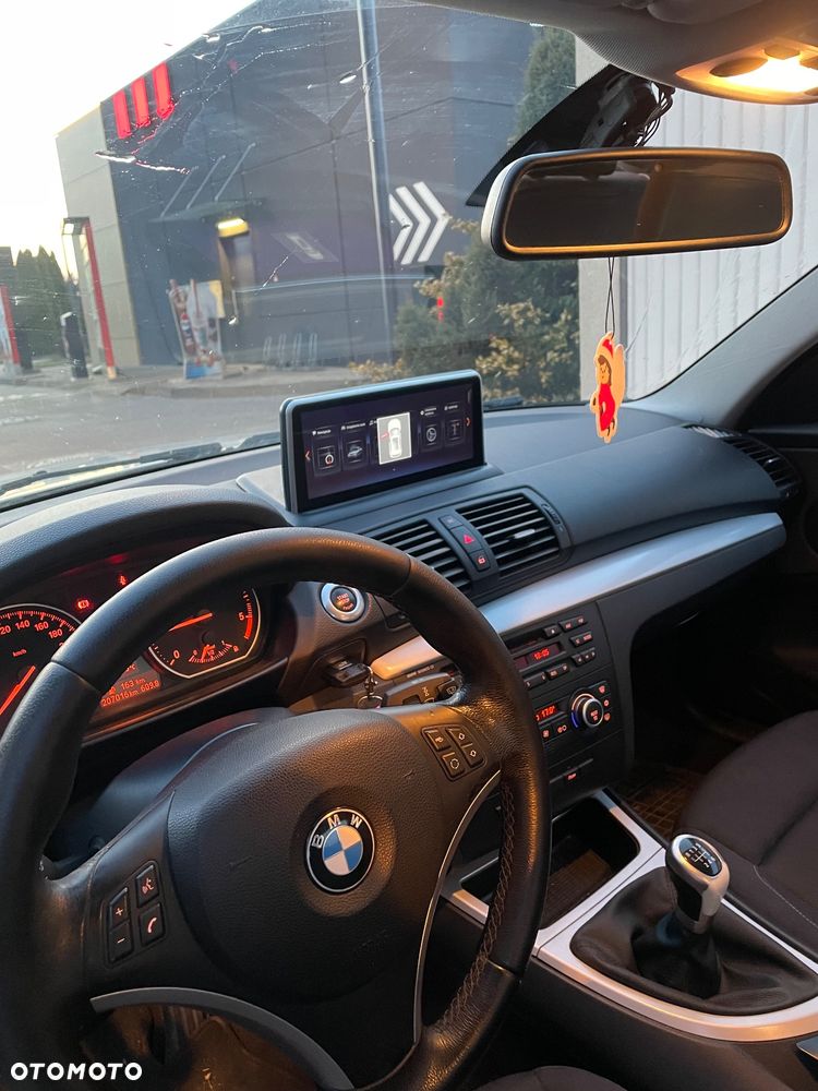 BMW Seria 1 123d DPF - 11