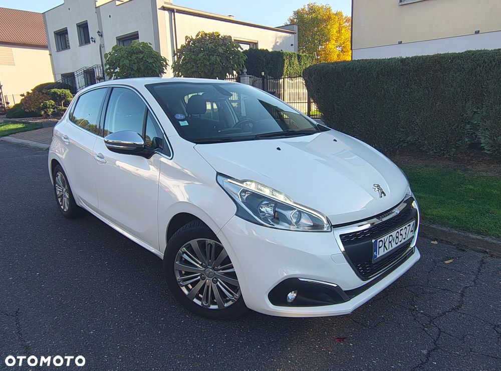 Peugeot 208 - 1