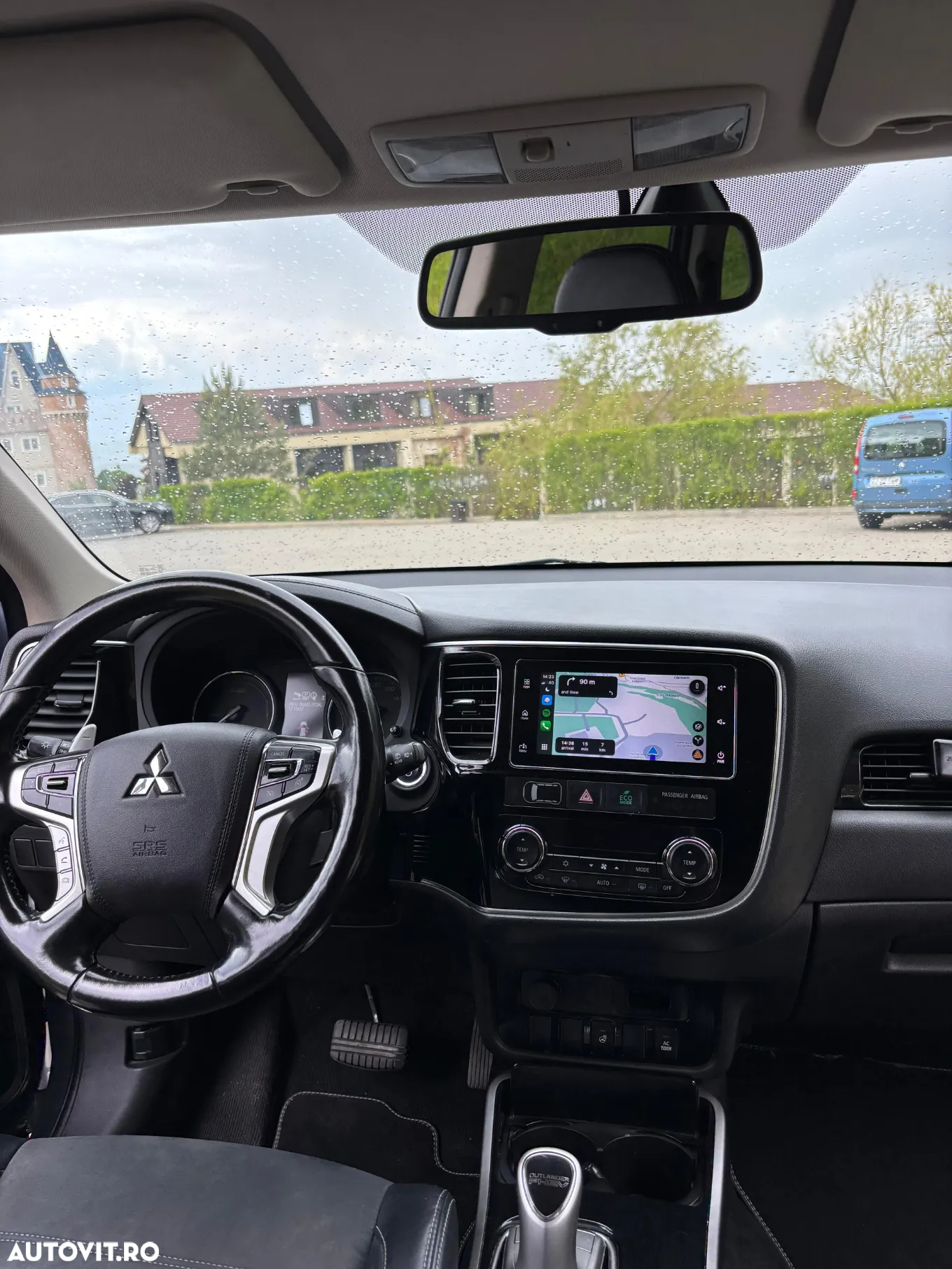 Mitsubishi Outlander - 11