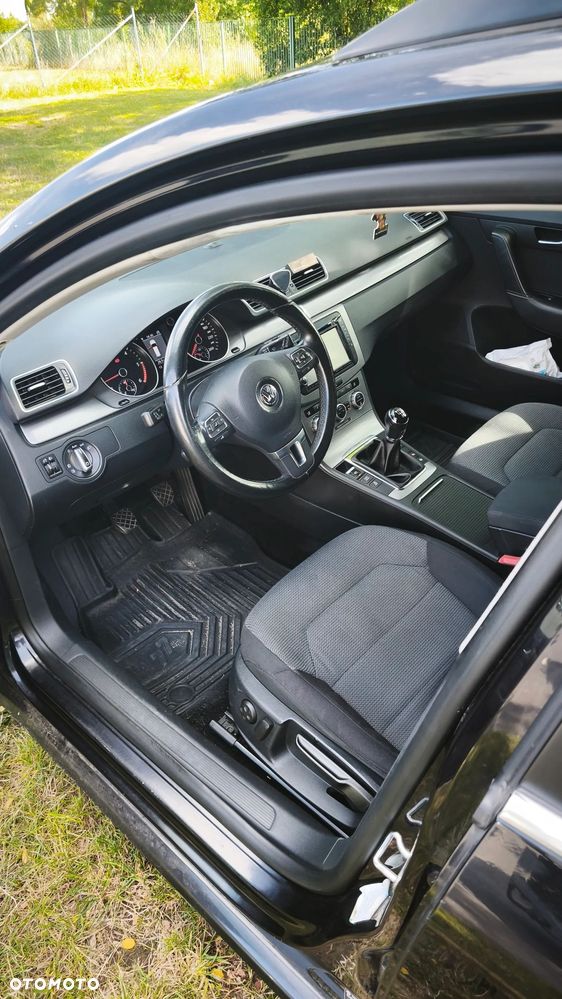 Volkswagen Passat 2.0 TDI DPF BlueMotion Technology Trendline - 6