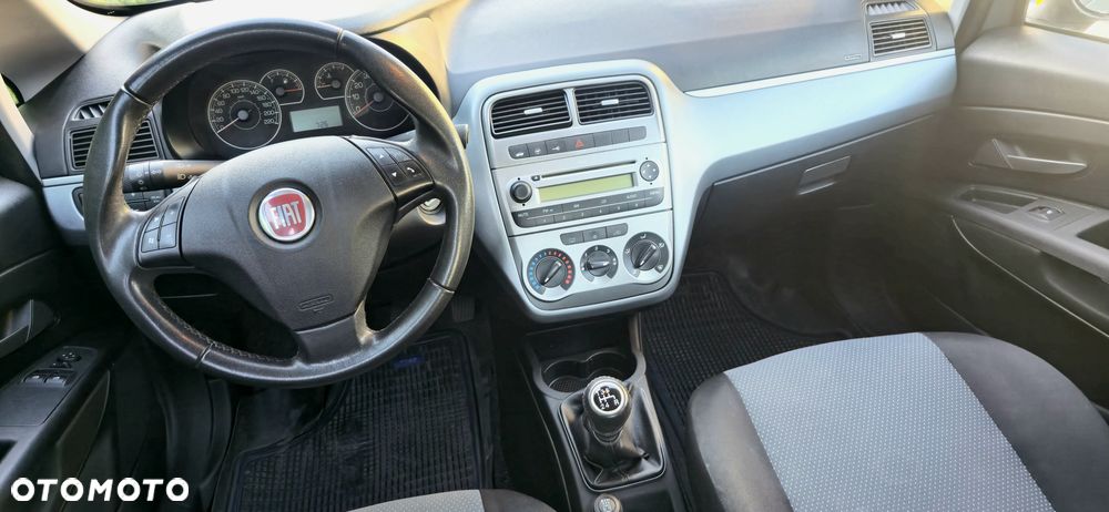 Fiat Grande Punto Actual 1.4 8V Estiva Blue&Me Euro5 - 19