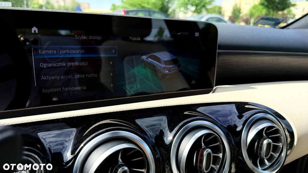 Mercedes-Benz Klasa A 220 4-Matic 7G-DCT - 32