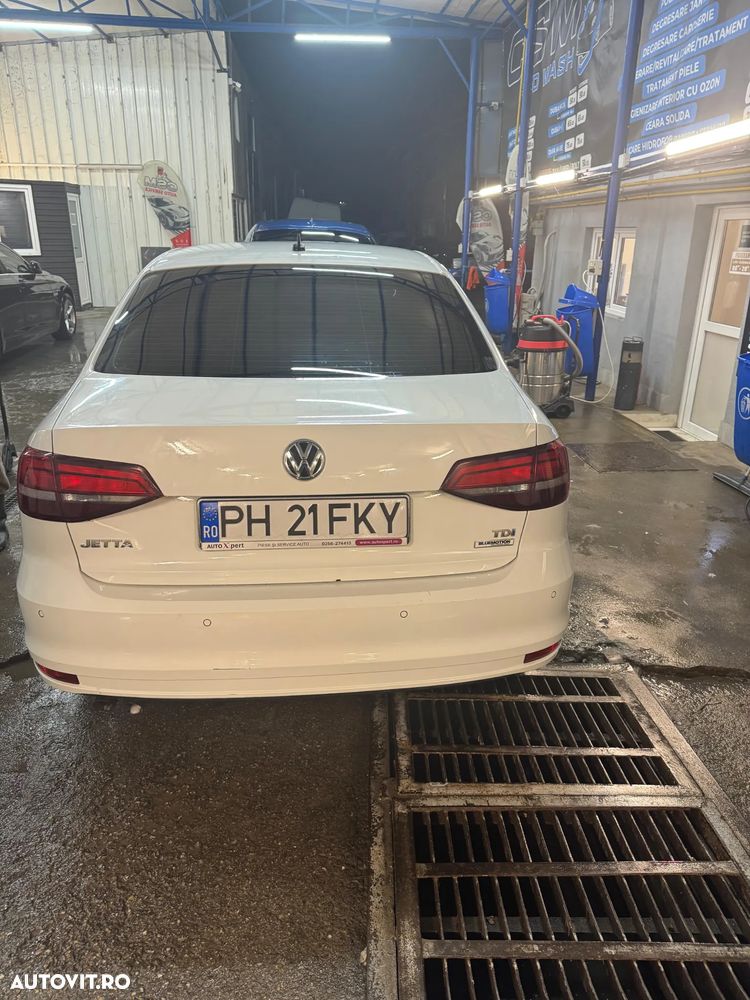 Volkswagen Jetta 2.0 TDI Comfortline - 8